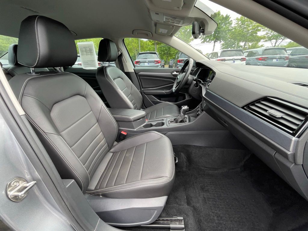 Thumbnail: 2022 Volkswagen Jetta - 32
