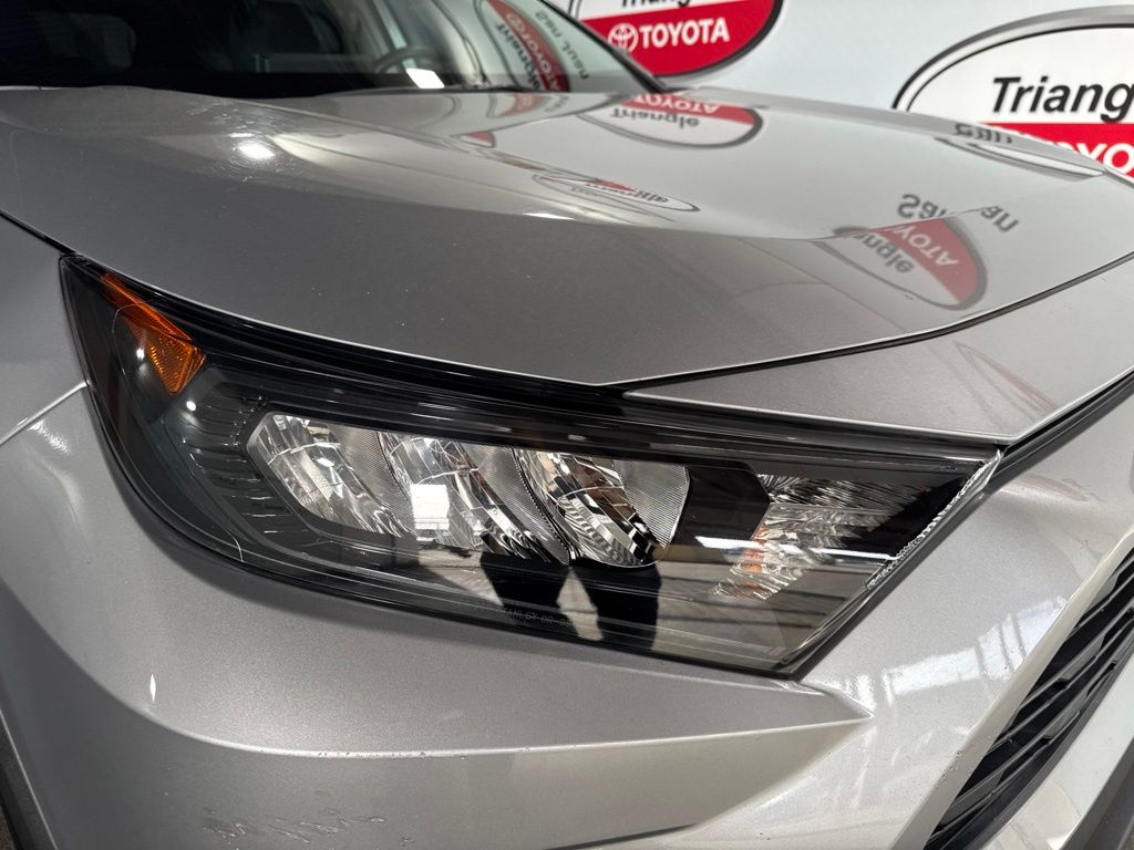 Thumbnail: 2019 Toyota RAV4 - 10