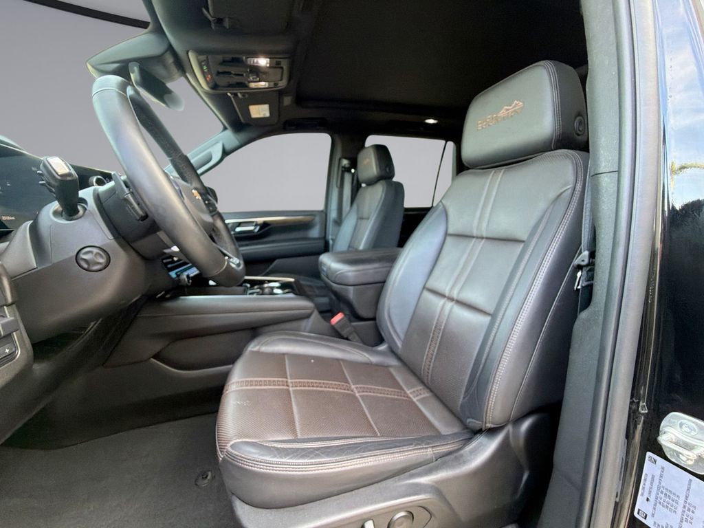Thumbnail: 2025 Chevrolet Tahoe - 30