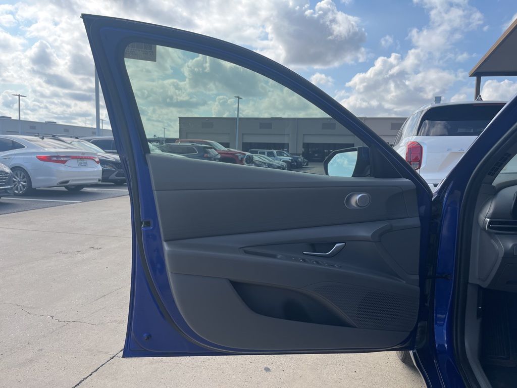 Thumbnail: 2023 Hyundai Elantra - 27