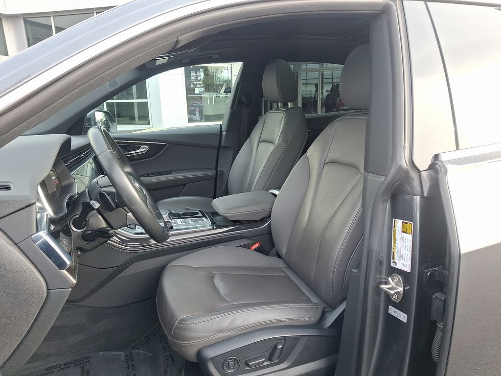 Thumbnail: 2022 Audi Q8 - 13