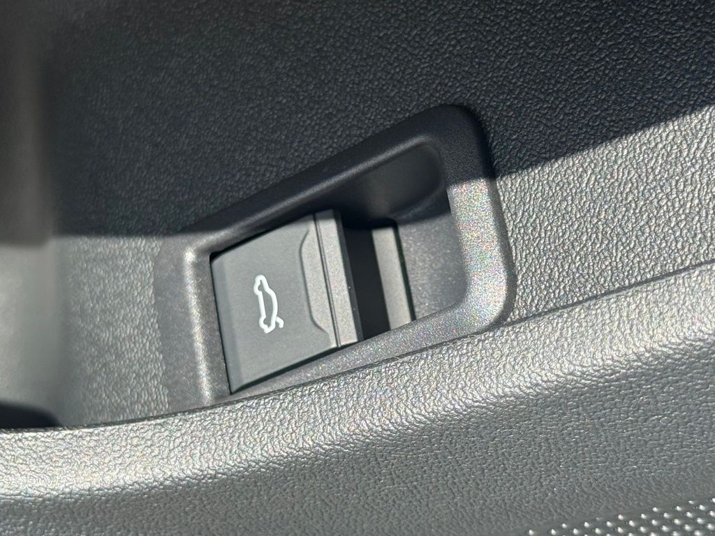 New 2025 White Audi 2.0T Premium image 62