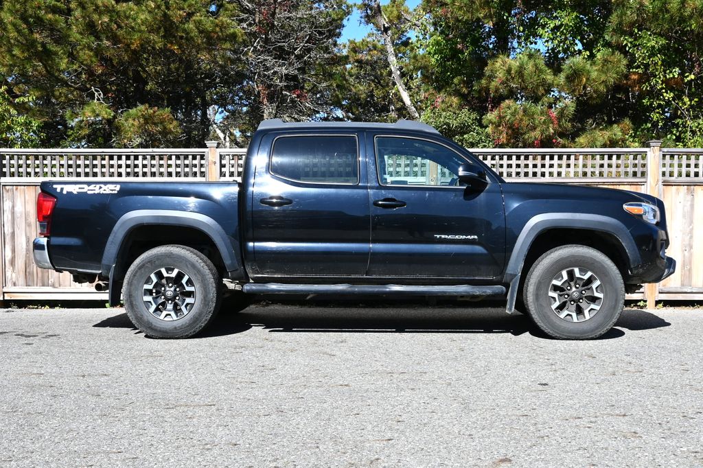 Thumbnail: 2017 Toyota Tacoma - 6