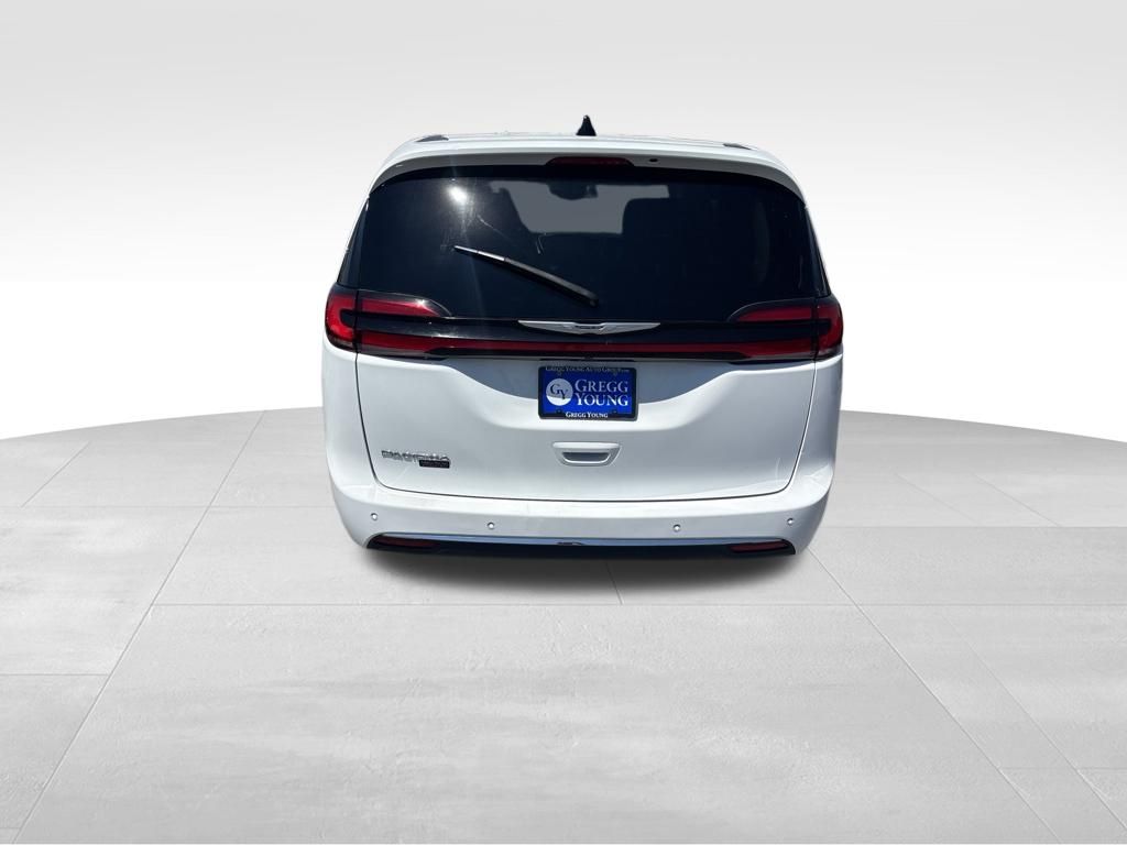 Used 2023 Chrysler Pacifica Van