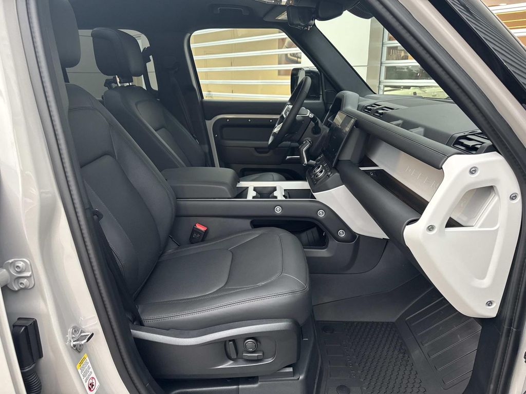 New 2026 Gray Land Rover X-Dynamic SE image 9