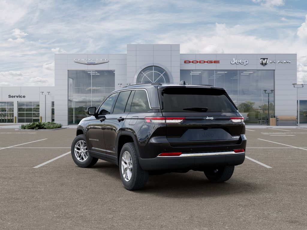 New 2026 Diamond Black Crystal Pearlcoat Jeep Laredo image 3