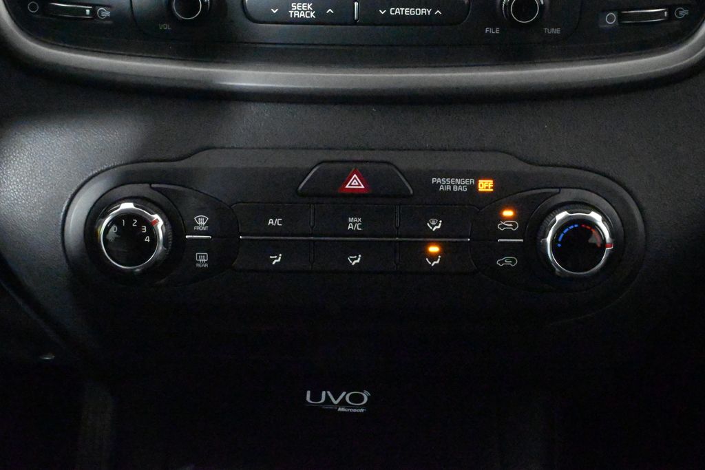2016 Kia Sorento LX 24