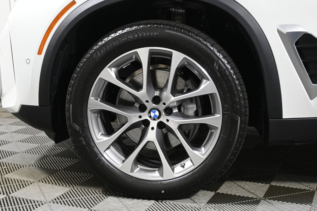 Thumbnail: 2026 BMW X5 - 12