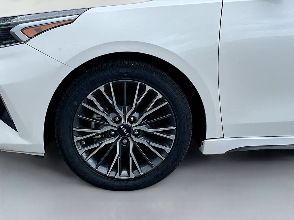 Used 2023 White Kia GT-Line image 28