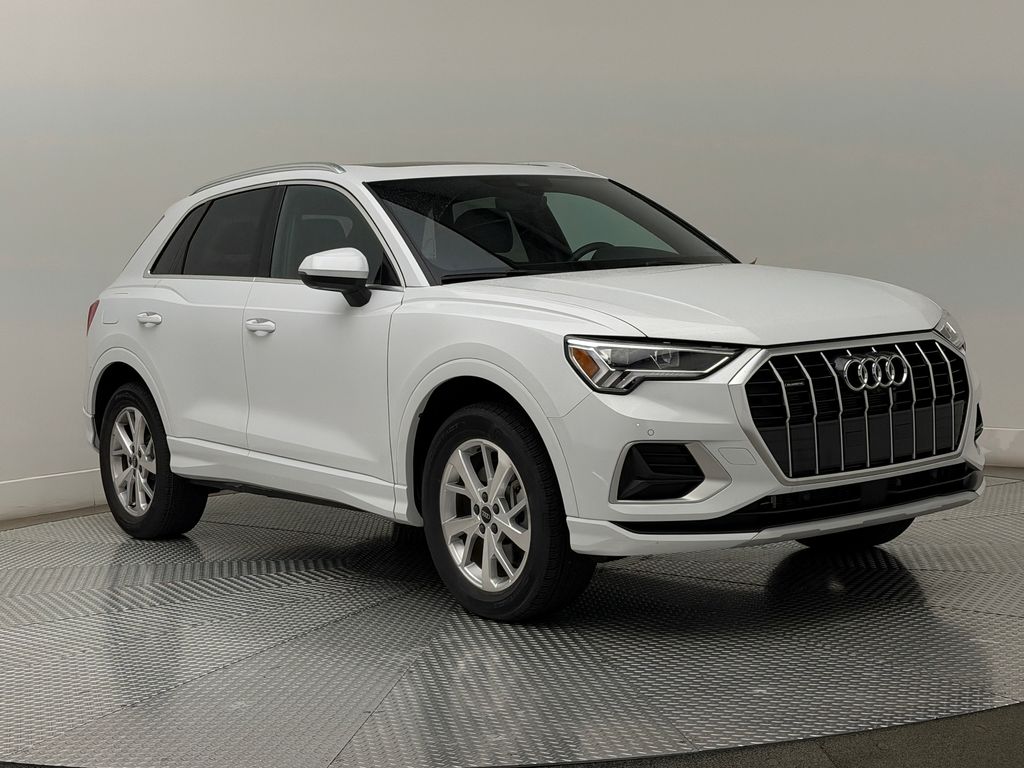 Thumbnail: 2023 Audi Q3 - 2
