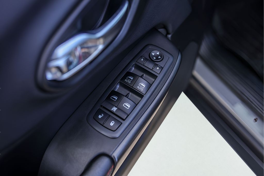 Used Car 2019 Jeep Cherokee  Trailhawk For Sale Under $20,000 In Austin, Texas