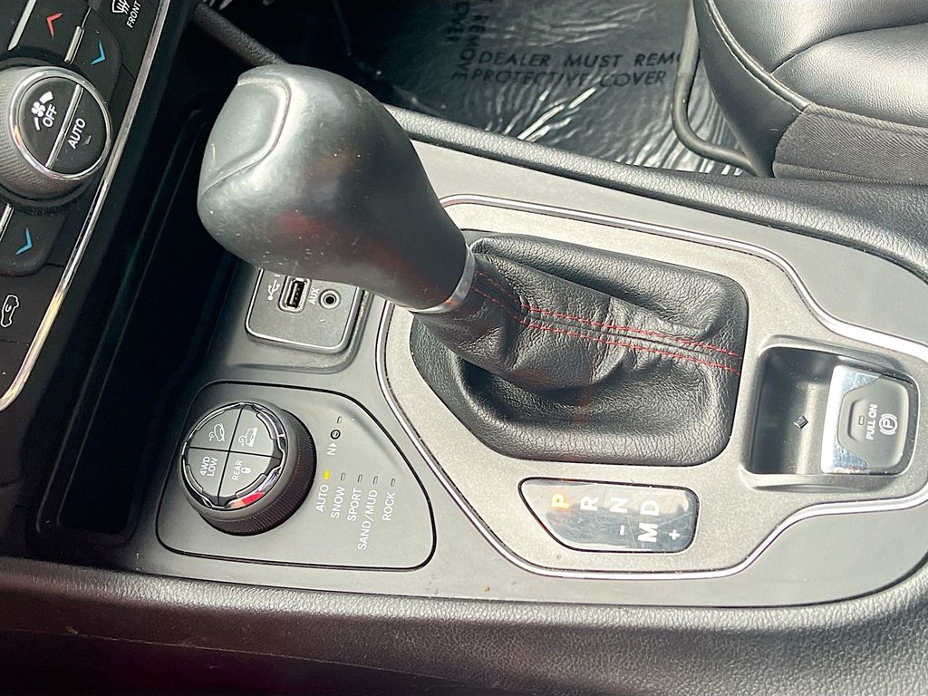 Used 2020 White Jeep Trailhawk image 16