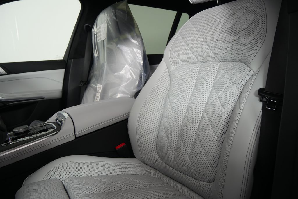 2026 BMW X7 xDrive40i 10