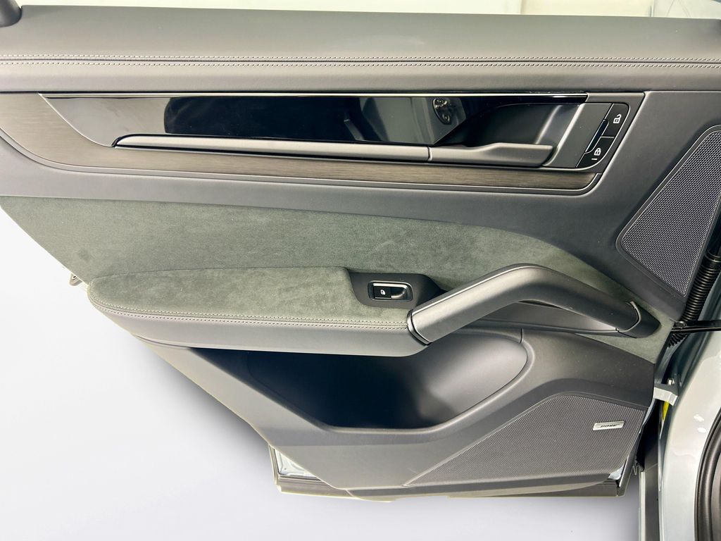 Thumbnail: 2026 Porsche Cayenne - 26