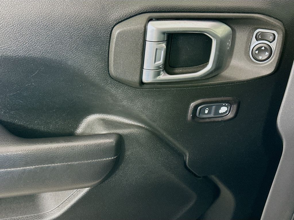 2020 Jeep Gladiator Sport 17