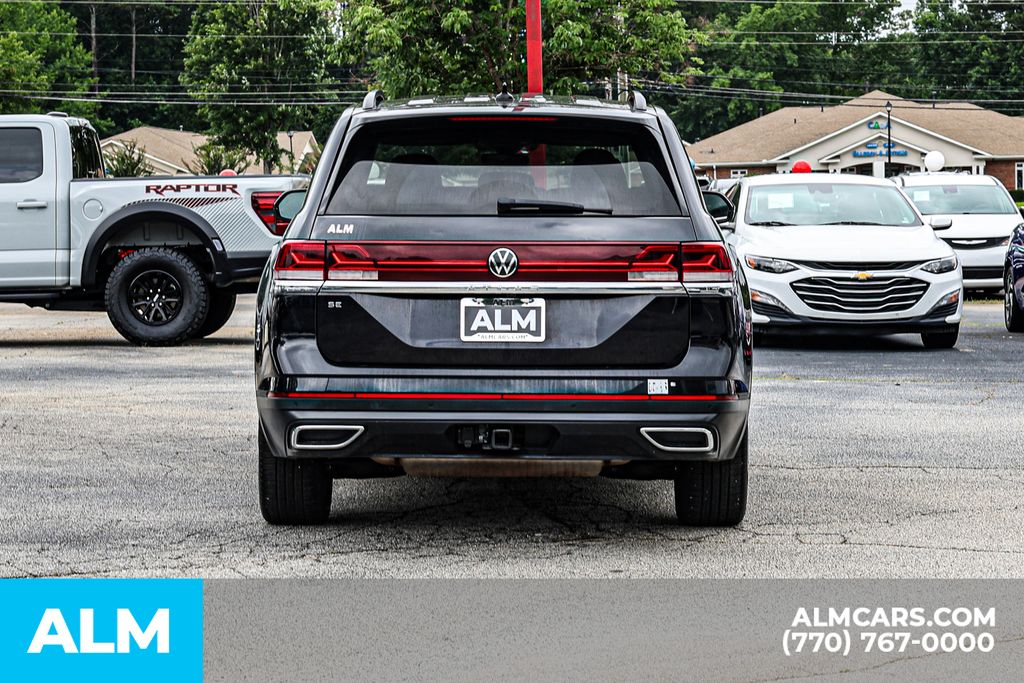 Used 2024 Black Volkswagen 2.0T SE w/Technology image 11