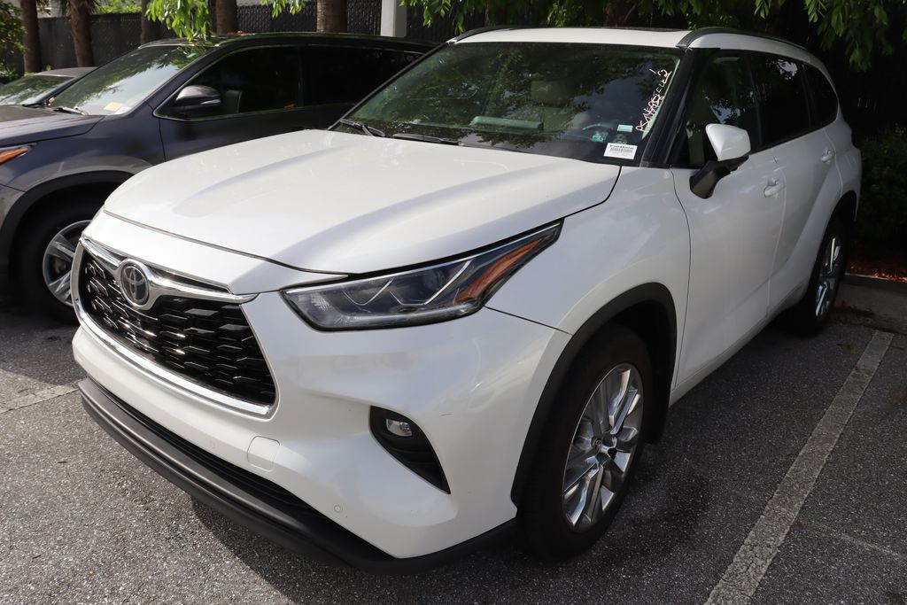 2023 Toyota Highlander L 2