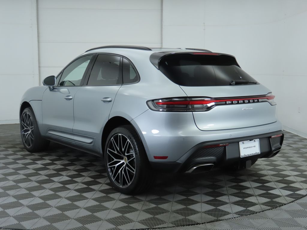 Thumbnail: 2025 Porsche Macan - 3