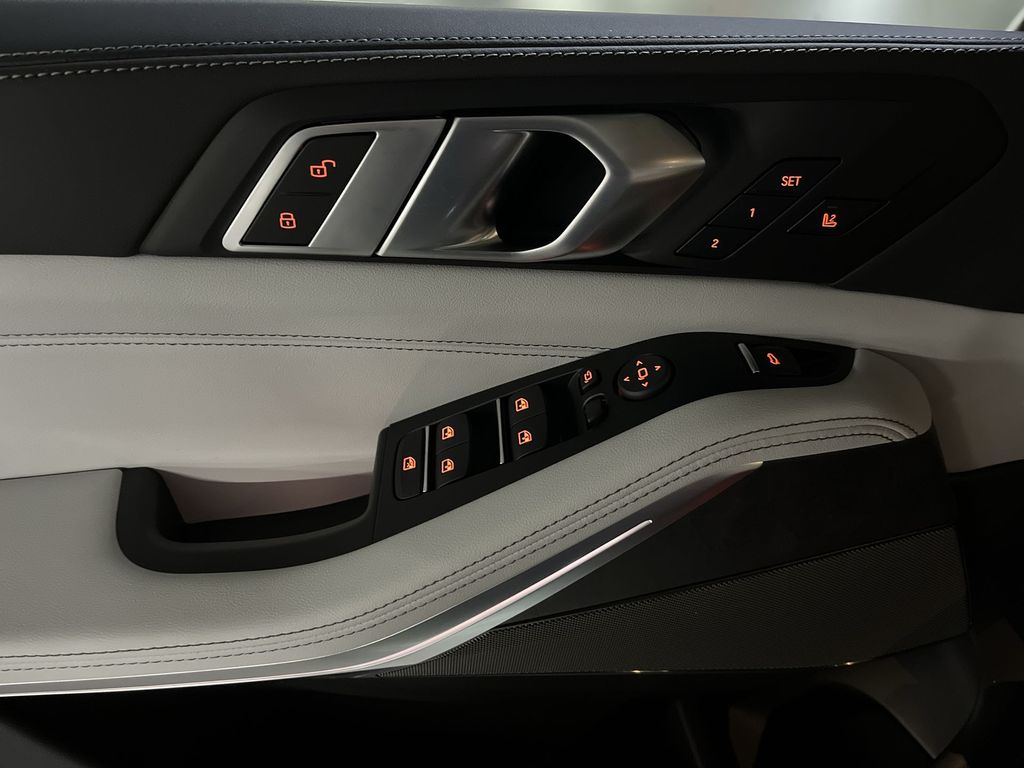 Thumbnail: 2026 BMW X5 - 13