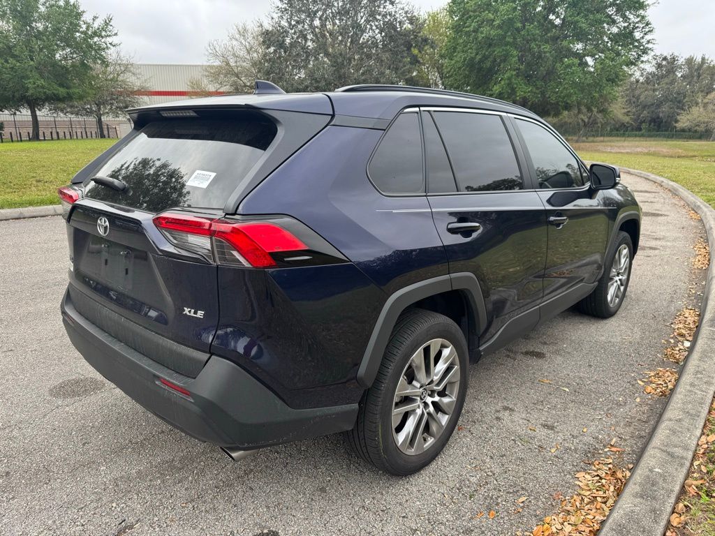 2022 Toyota RAV4 XLE Premium 5