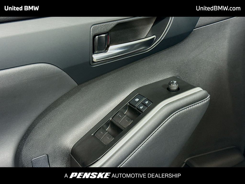 Thumbnail: 2022 Toyota Highlander - 3