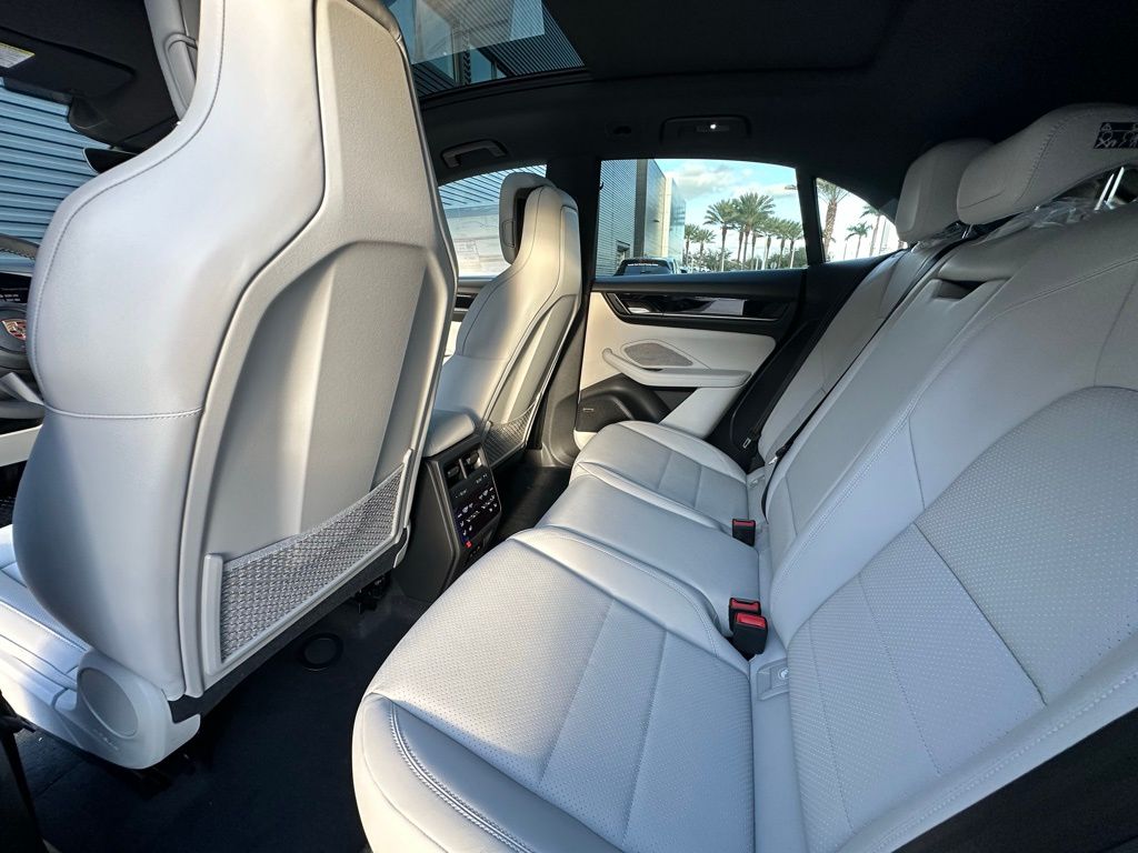 2024 Porsche Macan T 27