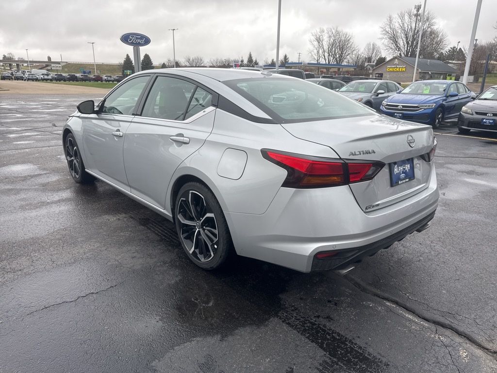 View vehicle photo 5