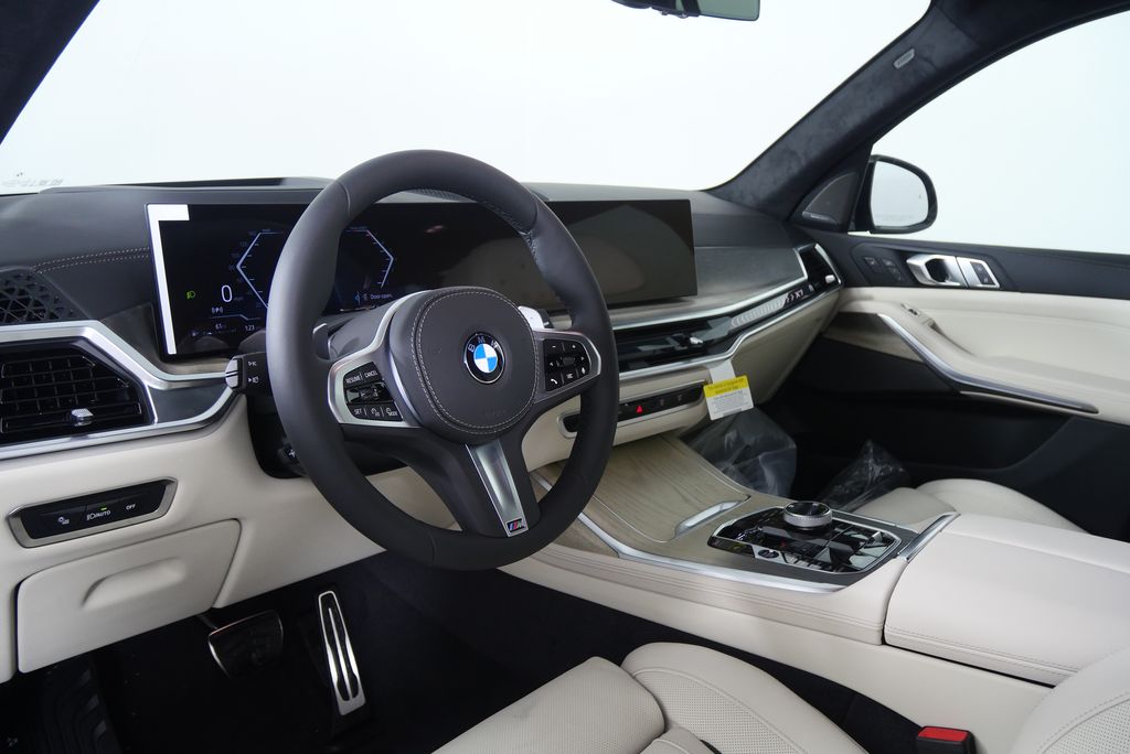 Thumbnail: 2026 BMW X7 - 13