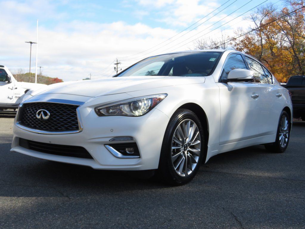 INFINITI Q50 Luxe AWD