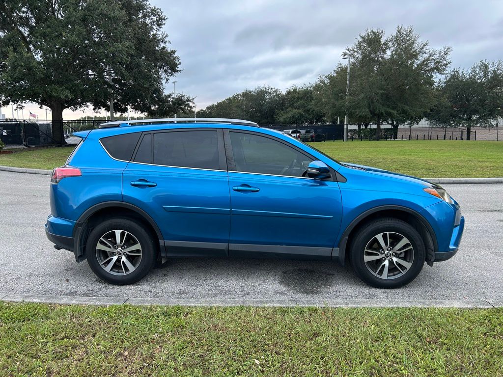 Thumbnail: 2018 Toyota RAV4 - 6
