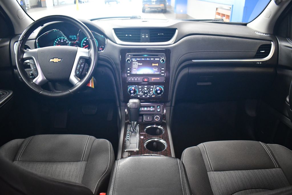 Thumbnail: 2017 Chevrolet Traverse - 18