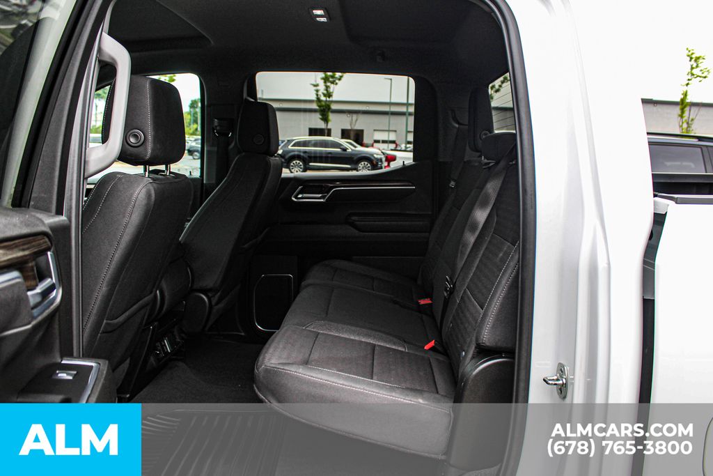Used 2025 White Chevrolet LT image 18