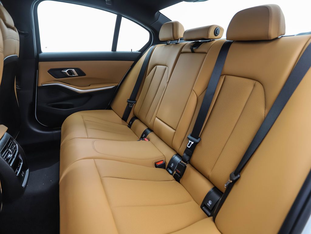 Thumbnail: 2025 BMW 3 Series - 22