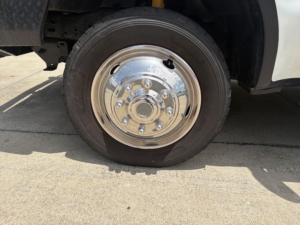 Used 2004  Ford XL image 11
