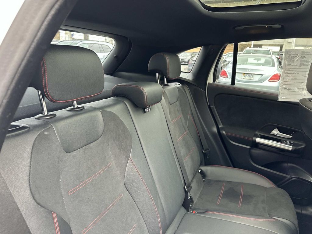 Thumbnail: 2022 Mercedes-Benz GLA - 27