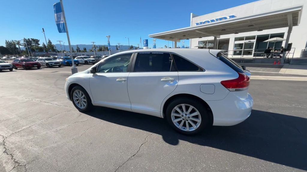 Thumbnail: 2010 Toyota Venza - 6