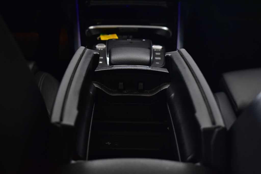 Thumbnail: 2022 Mercedes-Benz GLB - 23