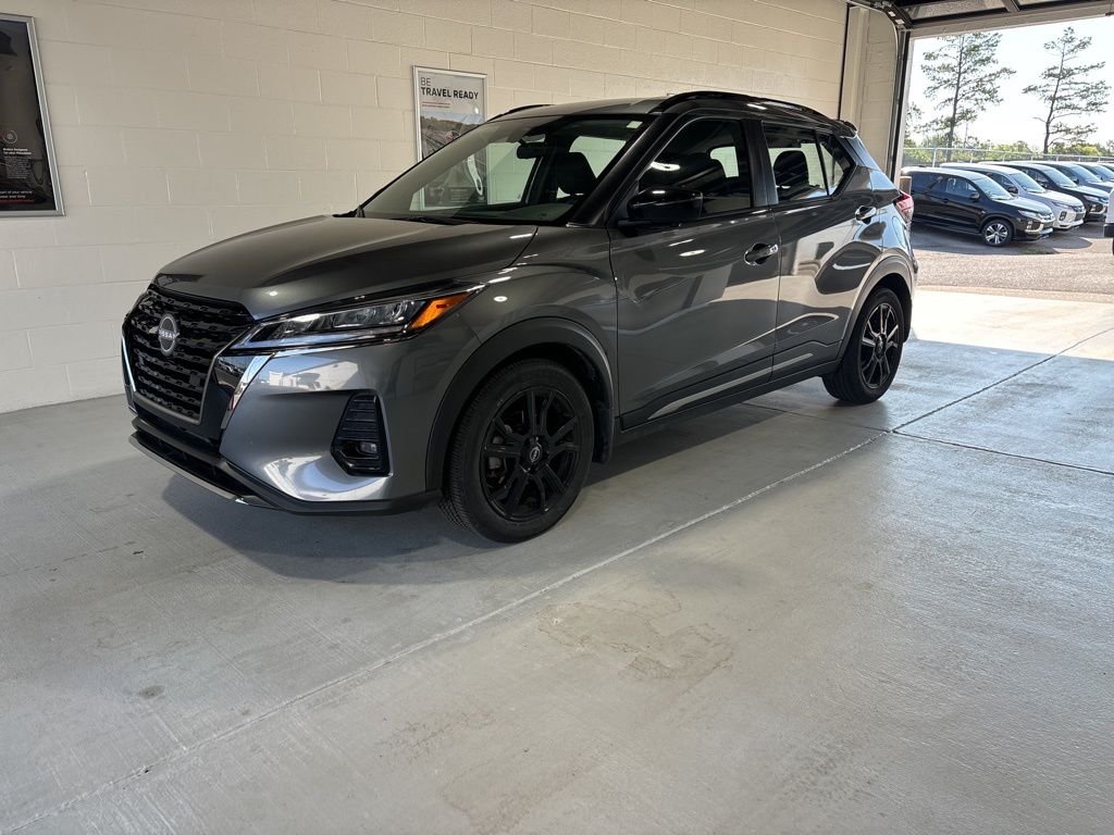 Gray (Gun Metallic) 2024 Nissan Kicks SR FWD SUV / Crossover Front-Wheel Drive Continuously Variable Transmission
