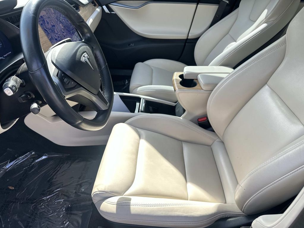 Thumbnail: 2020 Tesla Model S - 28