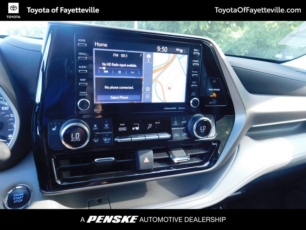 Thumbnail: 2022 Toyota Highlander - 10