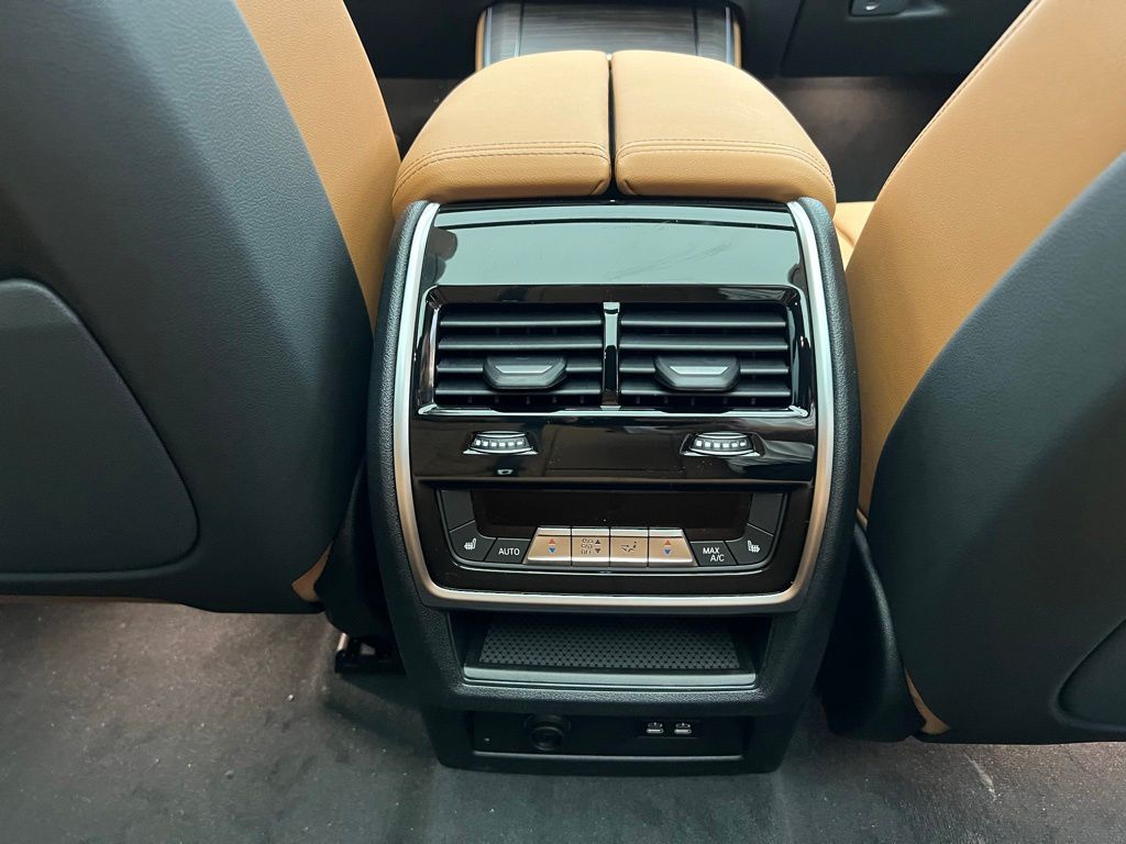Thumbnail: 2026 BMW X5 - 9