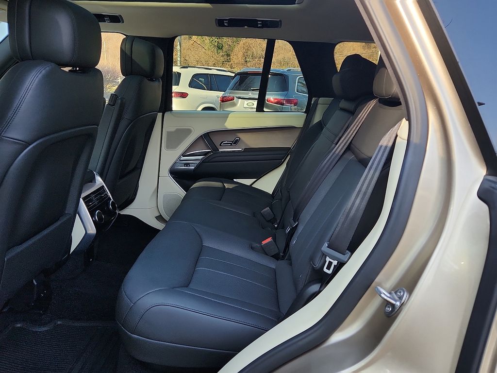 Thumbnail: 2024 Land Rover Range Rover - 10