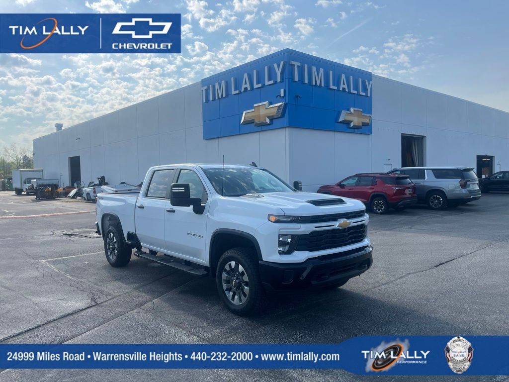 Summit White 2025 Chevrolet Silverado 2500HD Pickup Truck Four-Wheel Drive Automatic