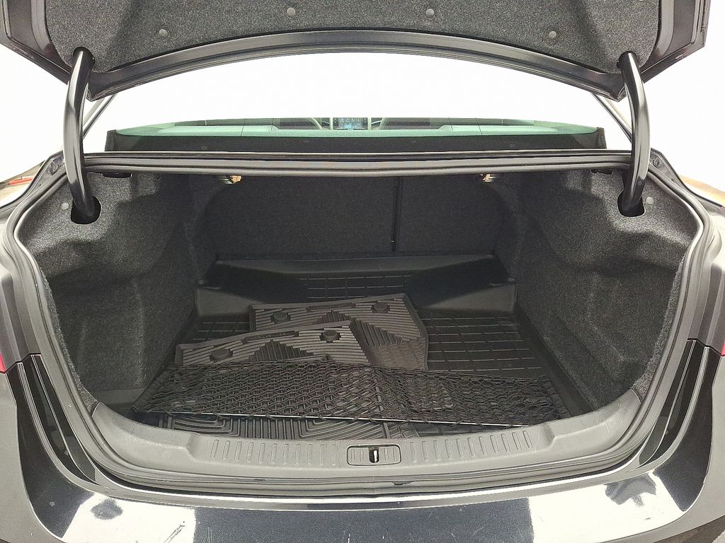 Thumbnail: 2013 Chevrolet Malibu - 27