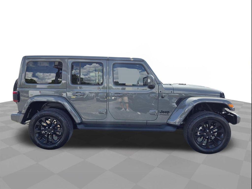 2022 Jeep Wrangler Unlimited Sahara High Altitude - 3