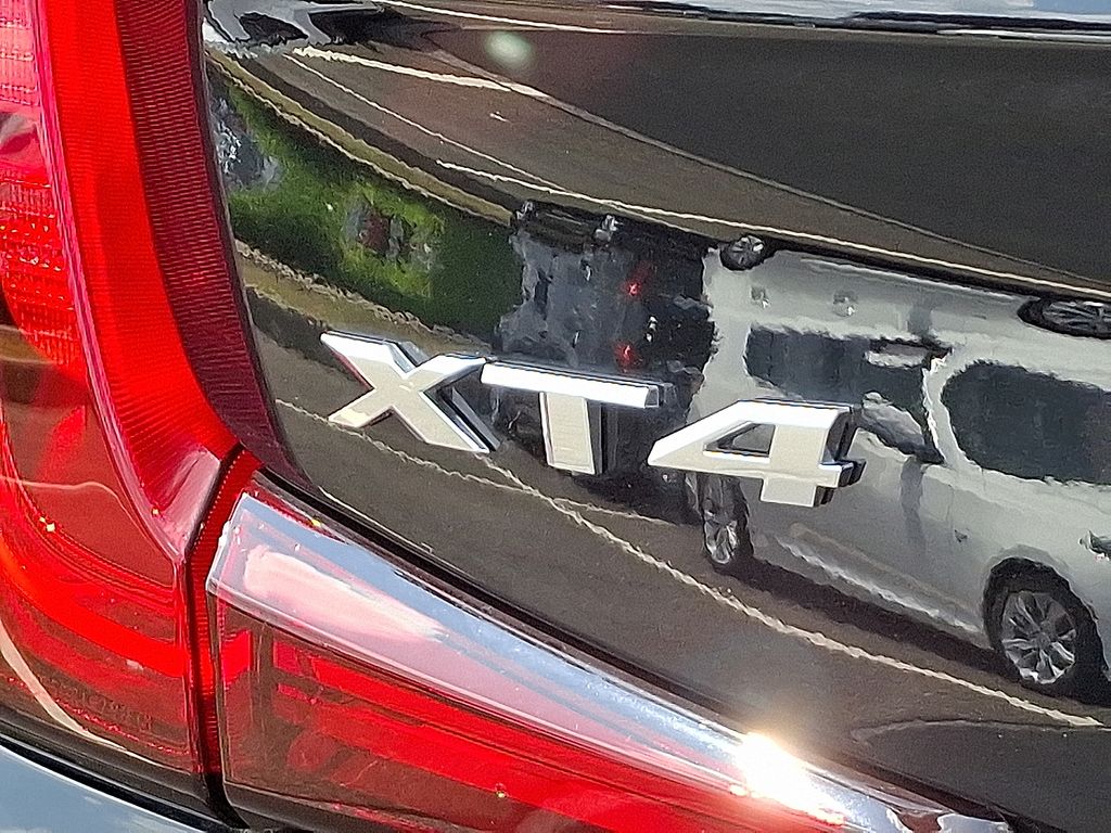 Thumbnail: 2025 Cadillac XT4 - 5