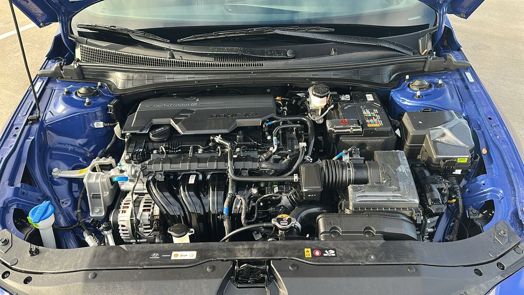 2025 Hyundai Elantra SEL Sport - 2