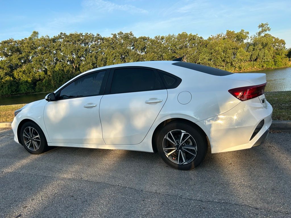 Thumbnail: 2022 Kia Forte - 3