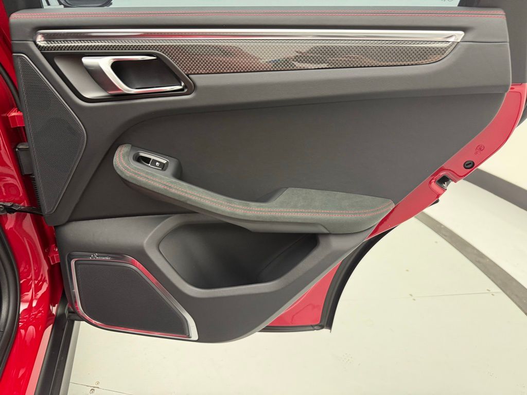 Thumbnail: 2026 Porsche Macan - 31