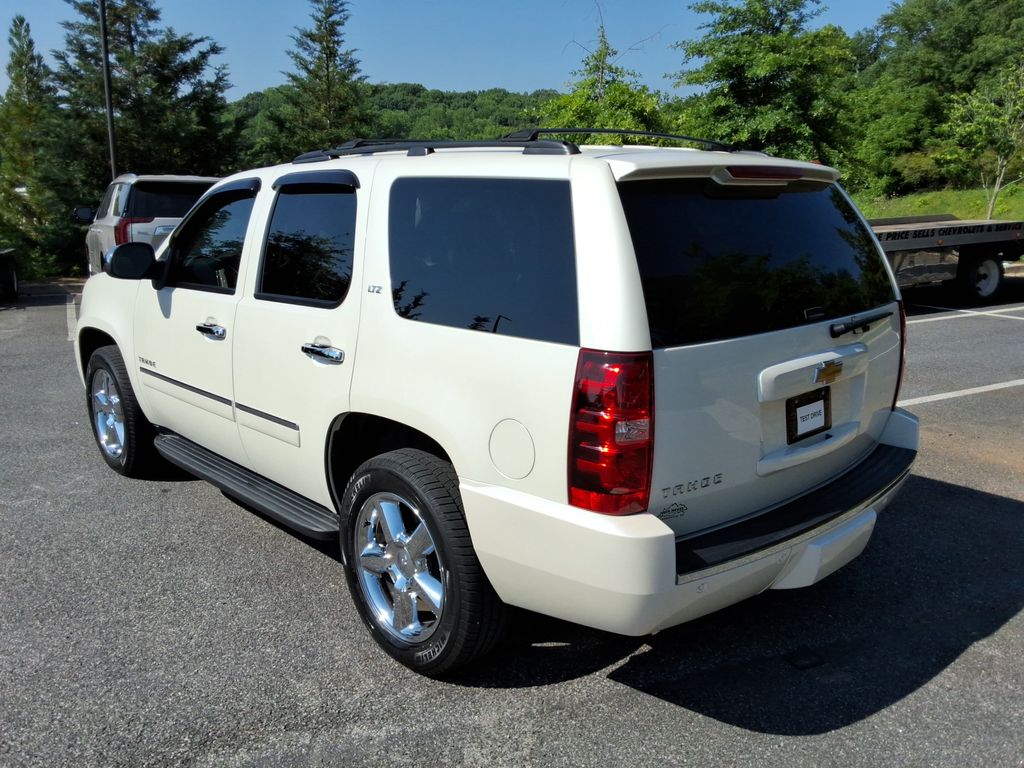 View vehicle photo 7